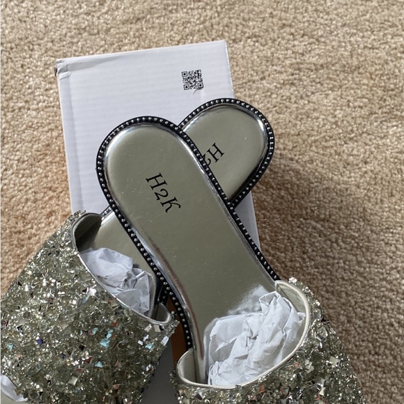 New size 7 - Picture 4 of 4